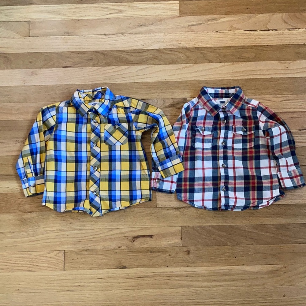Old Navy 2T button up shirts x2